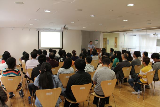 Professor Tang's talk was packed with teachers, students and outsiders