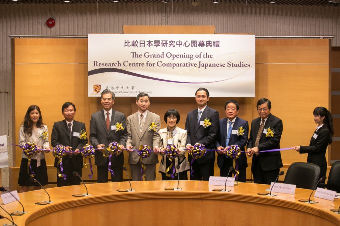Ribbon-cutting ceremony by officiating guests (from left to right: Professor Lynne Nakano, Professor Benjamin Ng, Professor Takanori Kitamura, Mr. Hitoshi Noda, Professor Fanny Cheung, Mr. Kiyotaka Ando, Mr. Mike T. Mizoguchi, and Professor Leung Yuen Sang)