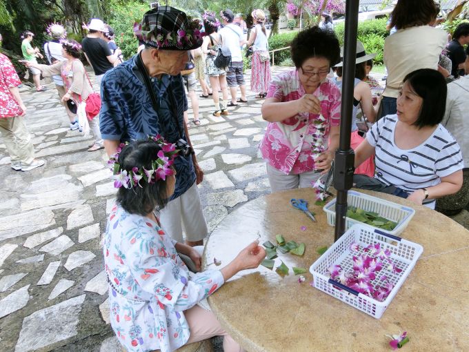 They made their own flower garland